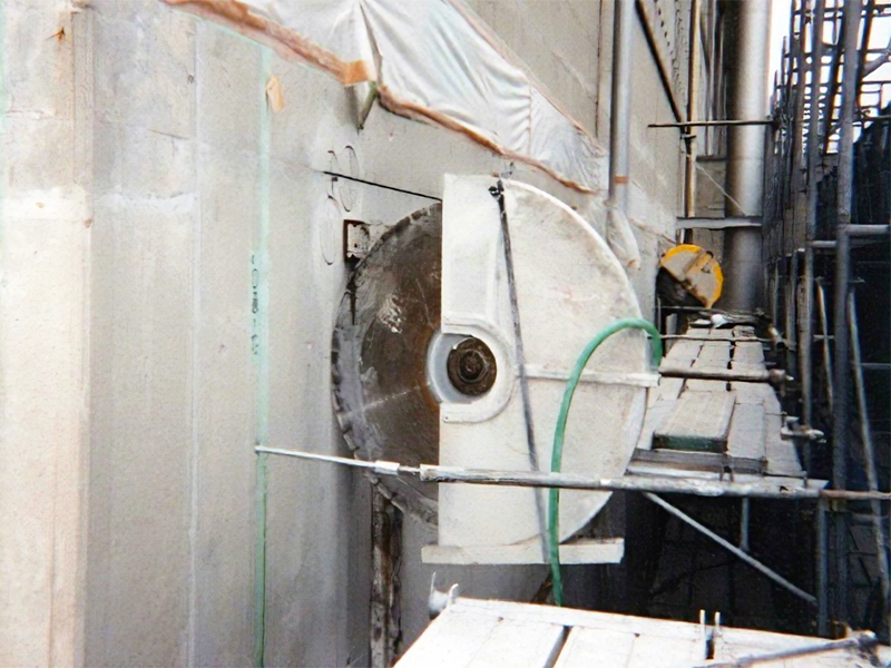建屋壁撤去：外壁切断01